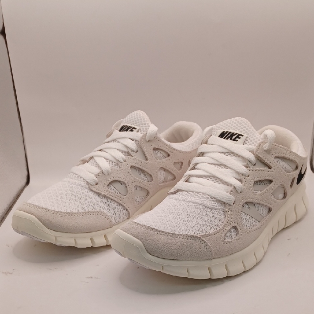 NEW Nike Free Run 2-White/Bone/Black Size W:6.5 M:5 US DM8915101 (Damaged Box)